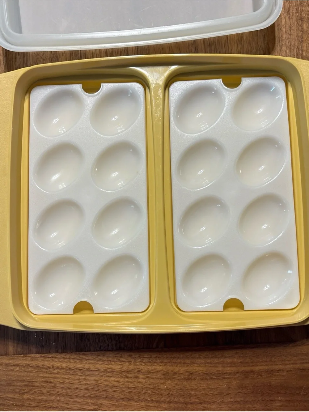 Vintage Tupperware Deviled Egg Keeper Carrier in Harvest Gold  723-2 USA